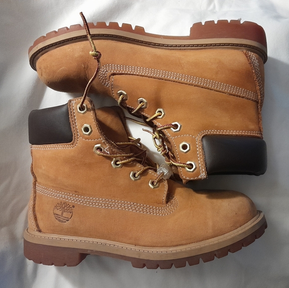 Timberlands size 5y - Picture 1 of 5